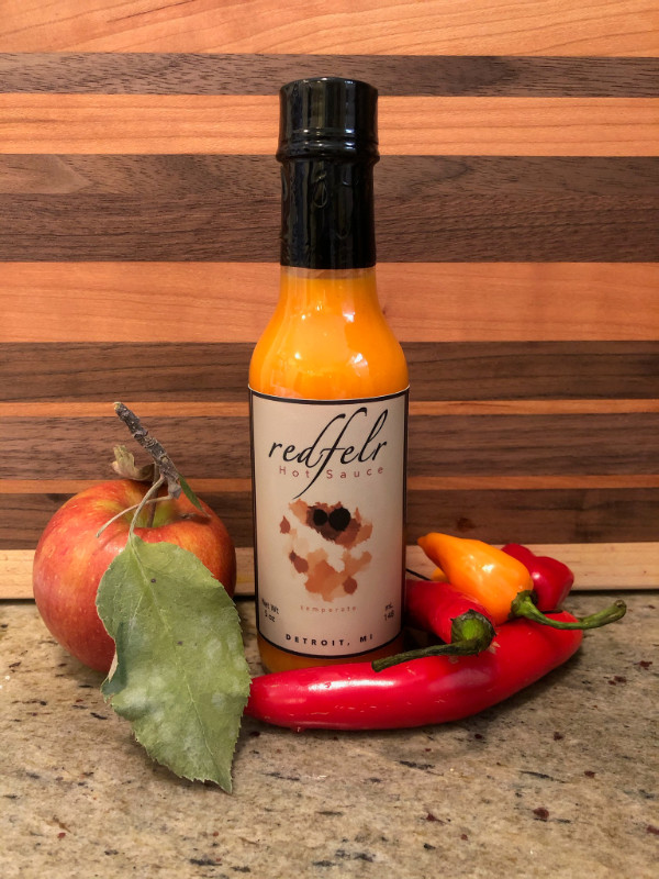 Redfelr Hot Sauce Diiner Bottle with Apple and Peppers